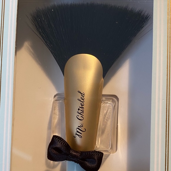 Too Faced Mr. Chiseled Contouring Brush - Picture 4 of 16
